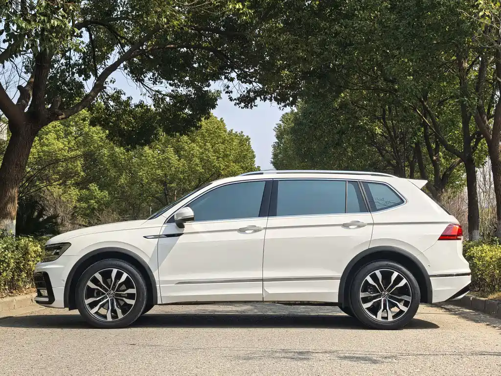 Volkswagen Tiguan L 2021 — фото 4