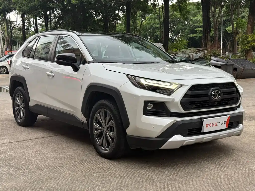 Toyota RAV4 2024 — фото 3