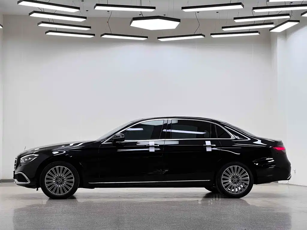 Mercedes-Benz E-Class 2023 — фото 4