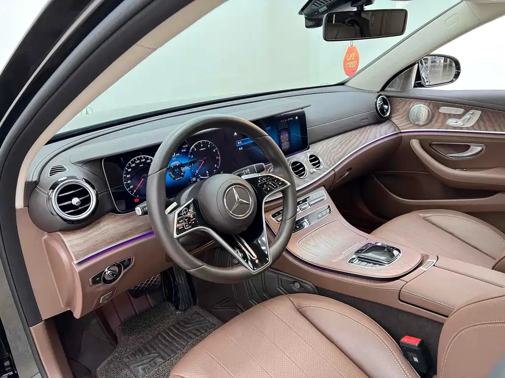 Mercedes-Benz E-Class 2023 — фото 15