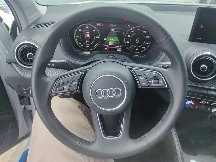 Audi Q2L E-Tron 2020 — фото 15