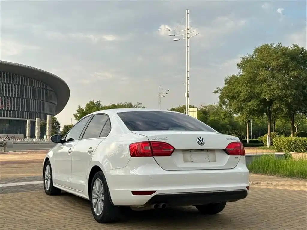 Volkswagen Sagitar 2014
