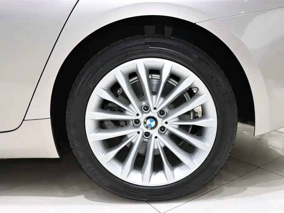 BMW 5 Series 2020 — фото 20