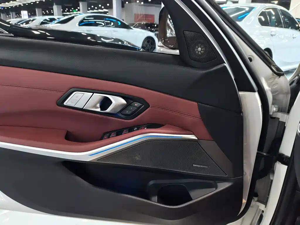 BMW 3 Series 2021 — фото 10