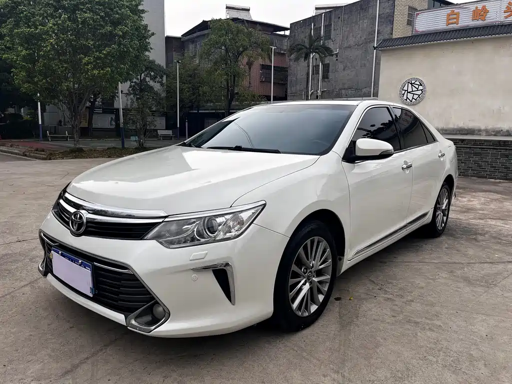 Toyota Camry 2017 — фото 2