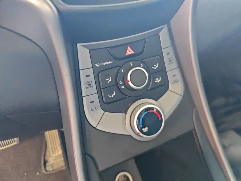 Hyundai Elantra Langdong 2018 — фото 13