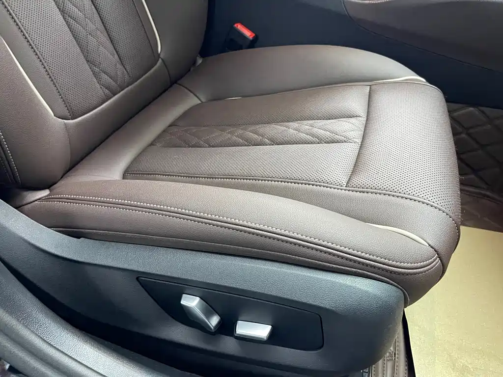 BMW 5 Series 2022 — фото 16