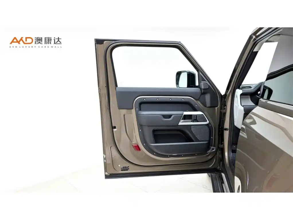 Land Rover Defender 2023 — фото 10