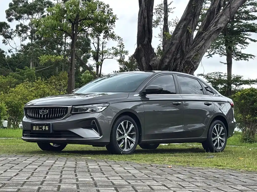 Geely Emgrand 2022