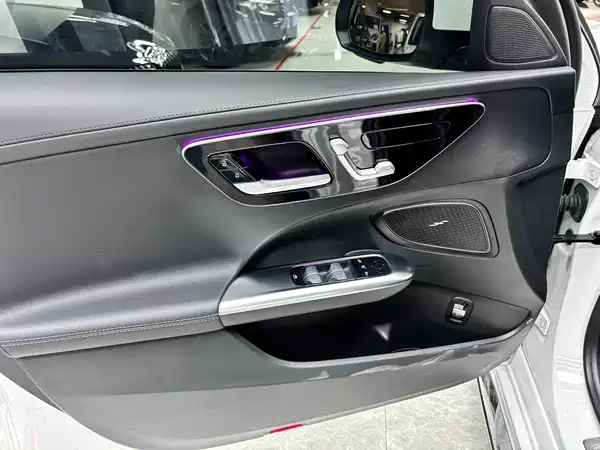 Mercedes-Benz C-Class 2024