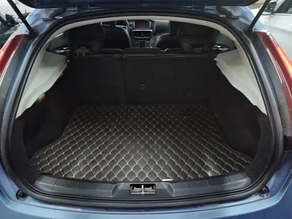 Volvo V40 2016 — фото 19