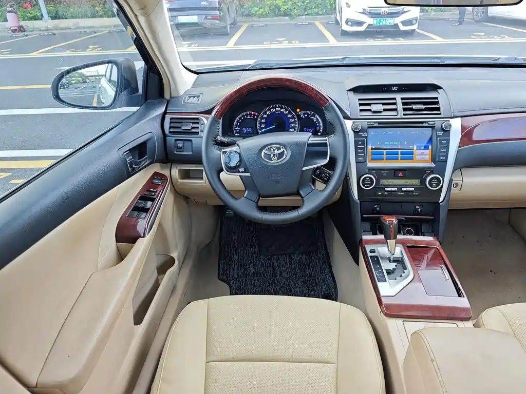 Toyota Camry 2013 — фото 13