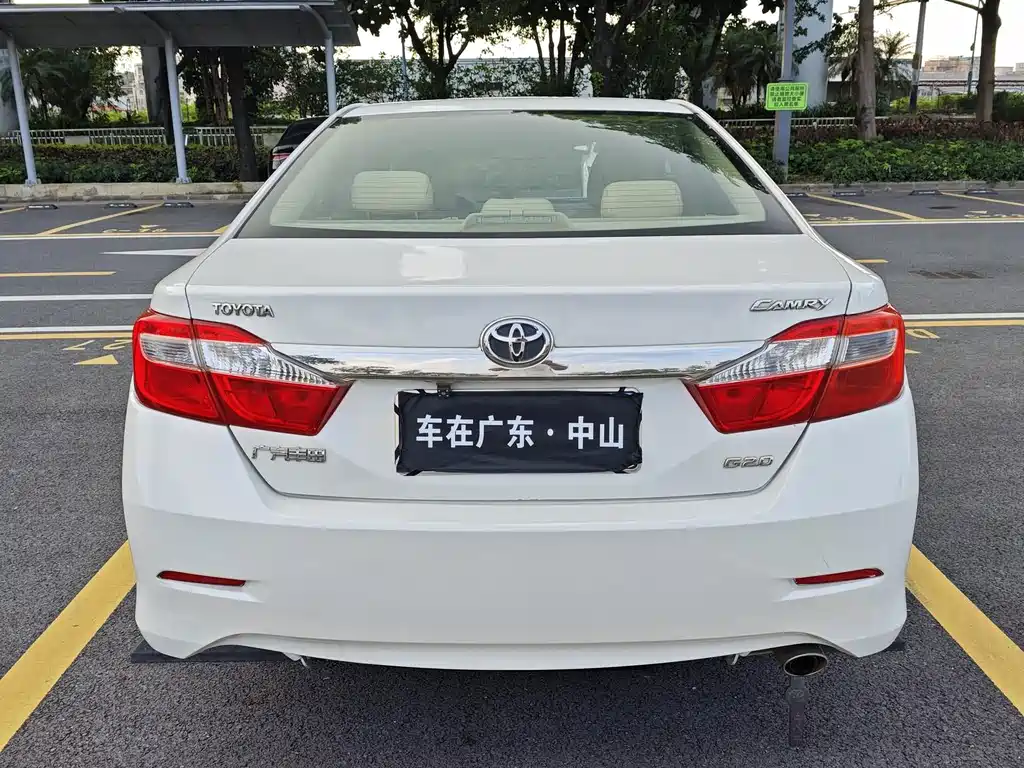 Toyota Camry 2013 — фото 19