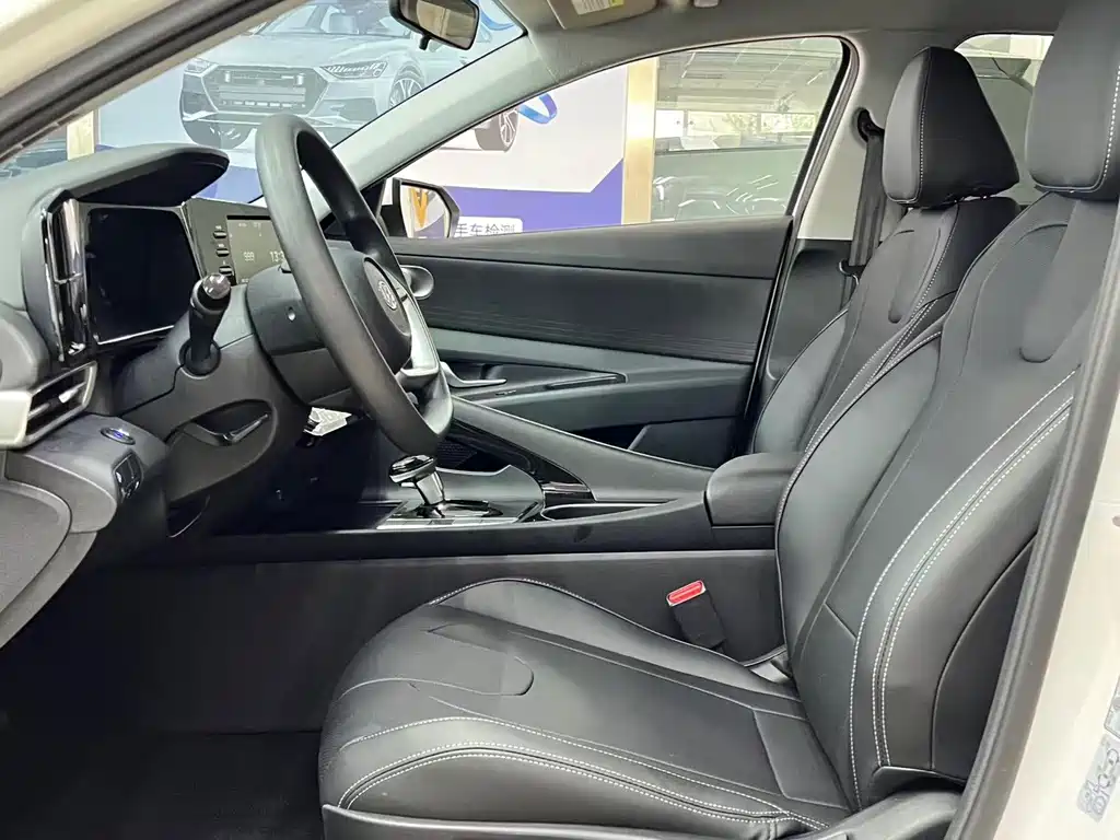 Hyundai Elantra 2023 — фото 13