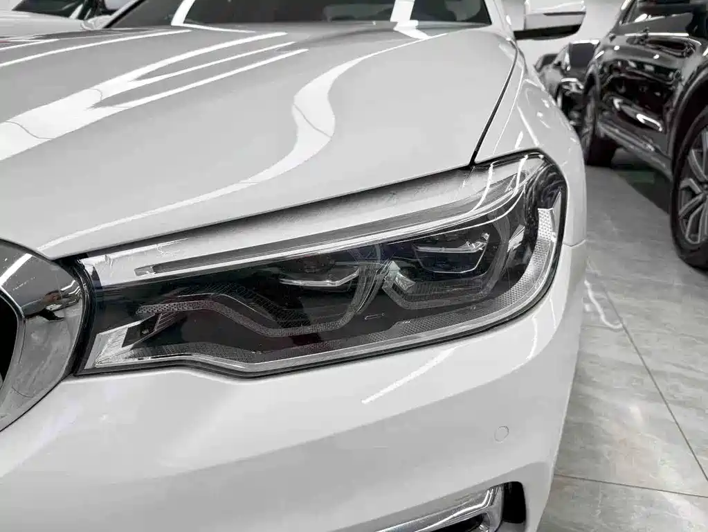 BMW 5 Series 2018 — фото 20