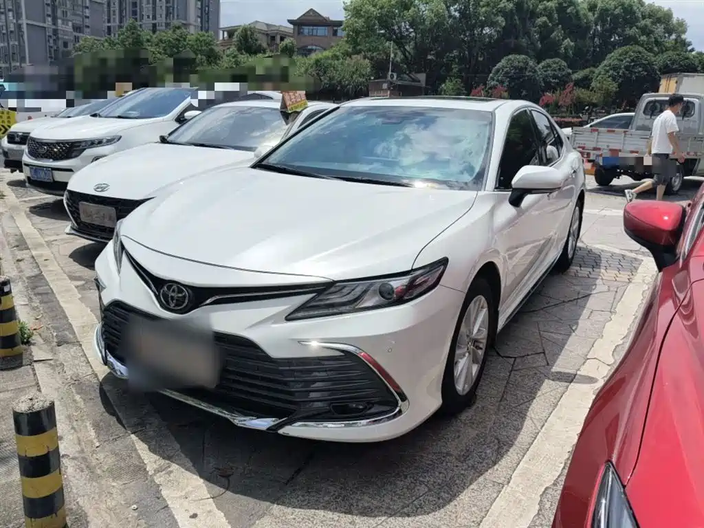 Toyota Camry 2023 — фото 3