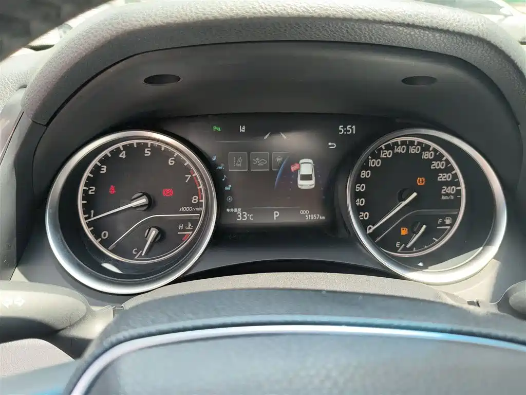 Toyota Camry 2023 — фото 13
