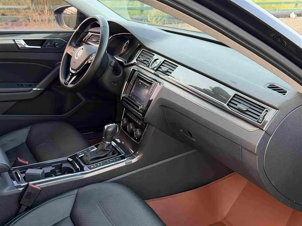 Volkswagen Passat 2017 — фото 12