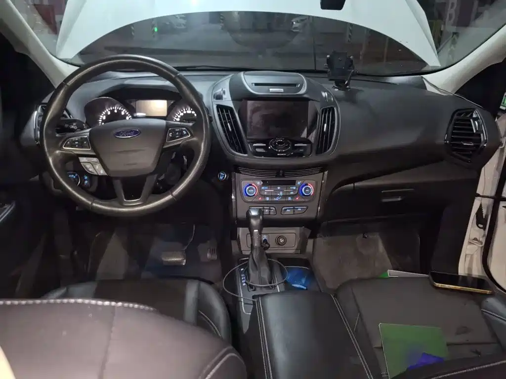 Ford Kuga 2016 — фото 13