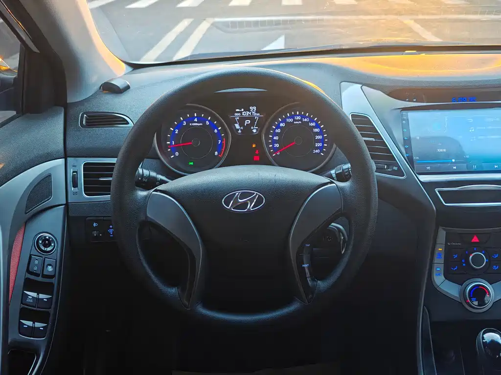 Hyundai Elantra Langdong 2017 — фото 10