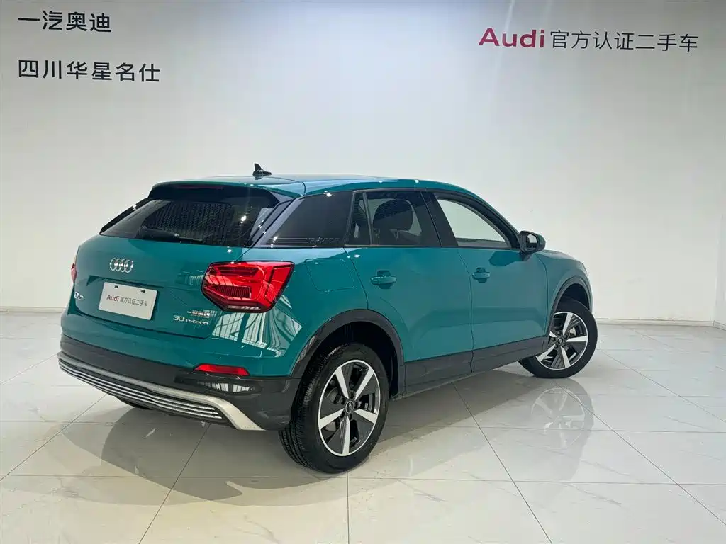 Audi Q2L e-tron 2021 — фото 4