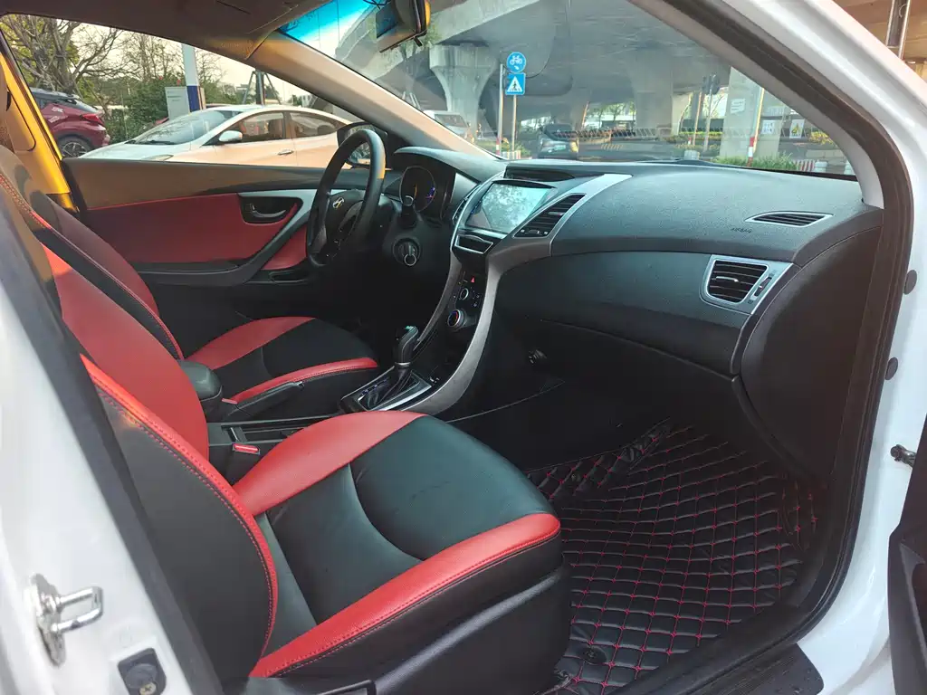 Hyundai Elantra Langdong 2017 — фото 16