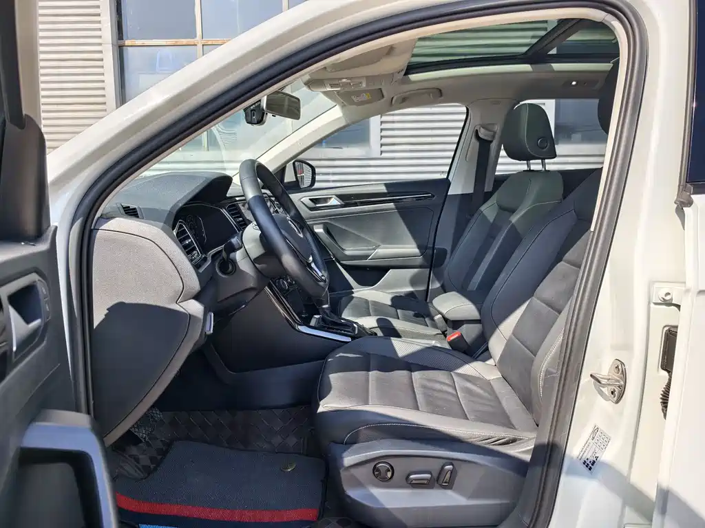 Volkswagen T-Roc 2023 — фото 14