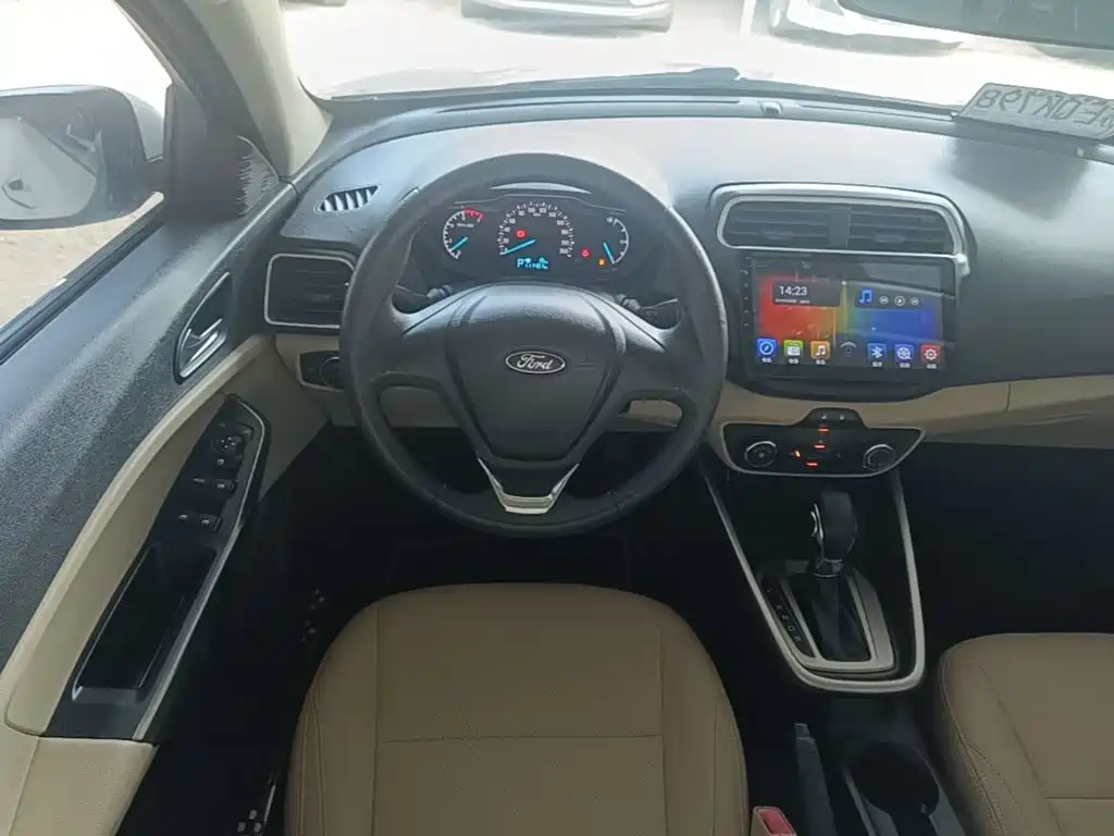Ford Escort 2018 — фото 11