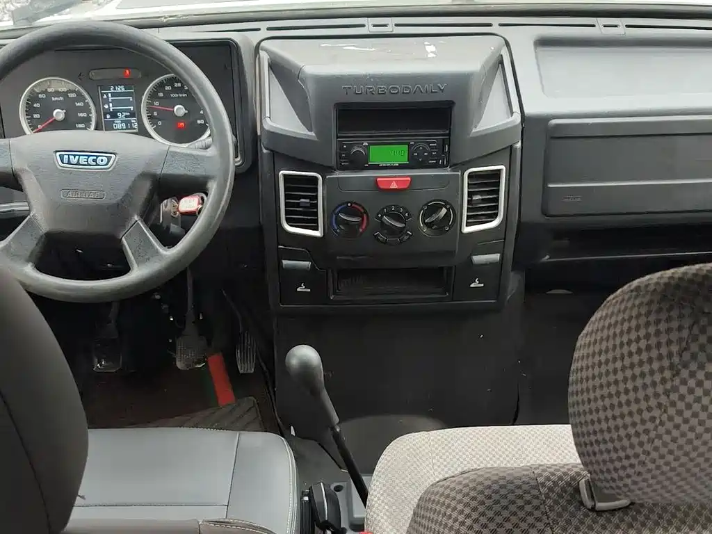 IVECO Daily 2019 — фото 10
