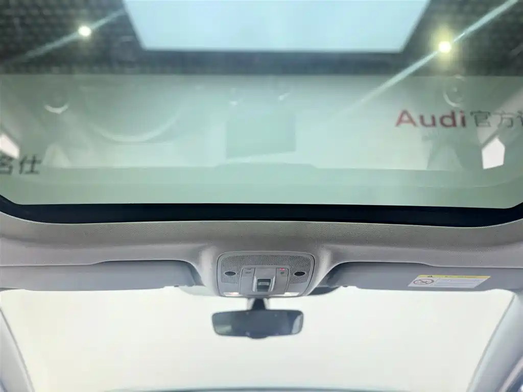 Audi Q2L e-tron 2021 — фото 17