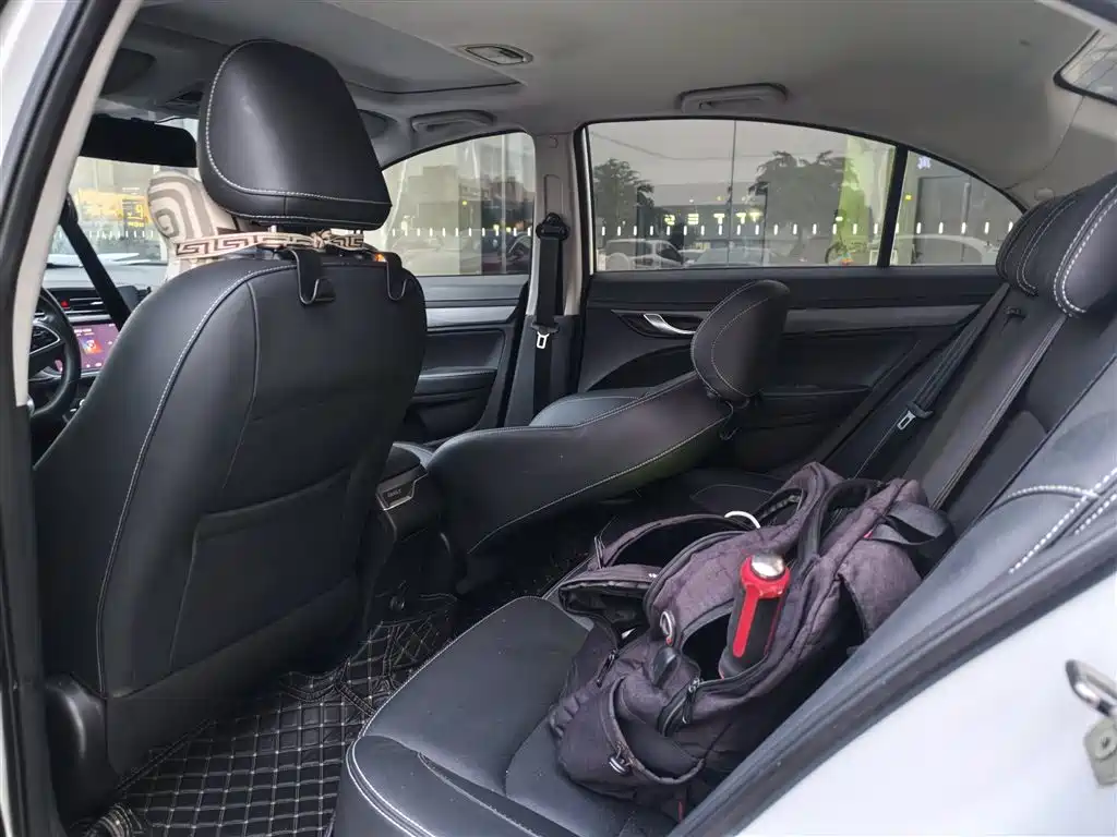 Geely Emgrand 2021