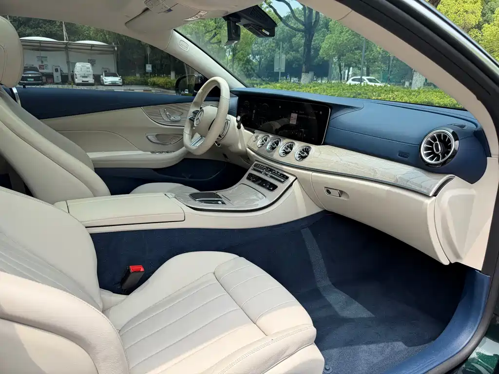 Mercedes-Benz E-Class 2022 — фото 13