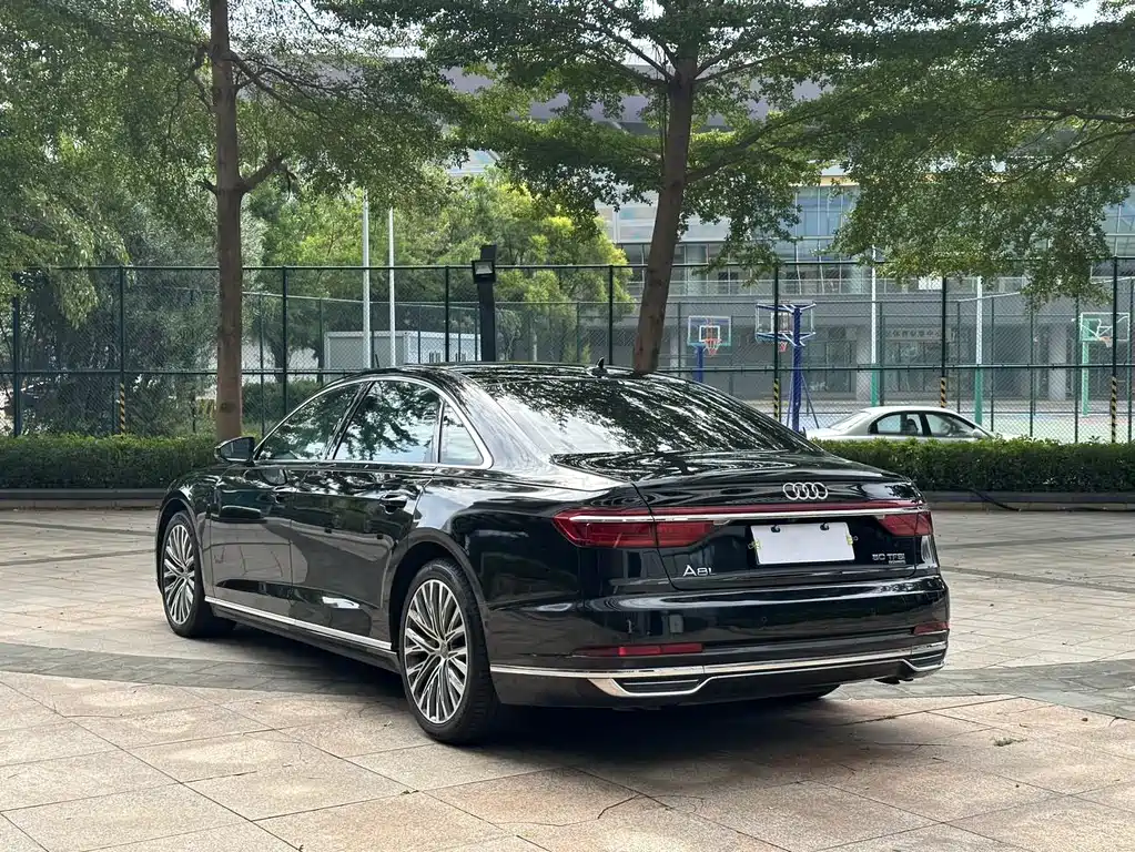 Audi A8 2020 — фото 17
