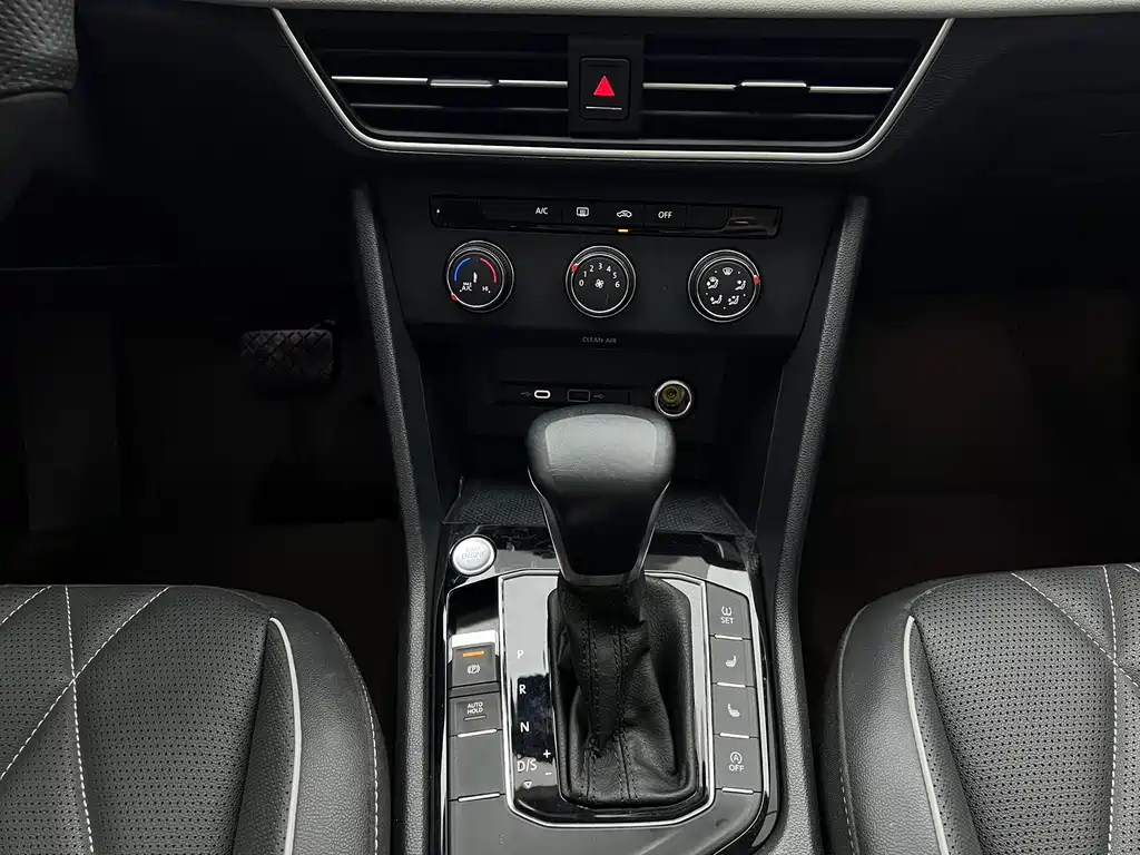 Volkswagen Tiguan L 2022 — фото 13