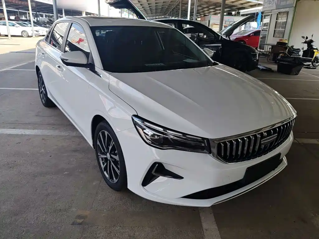 Geely Emgrand 2025