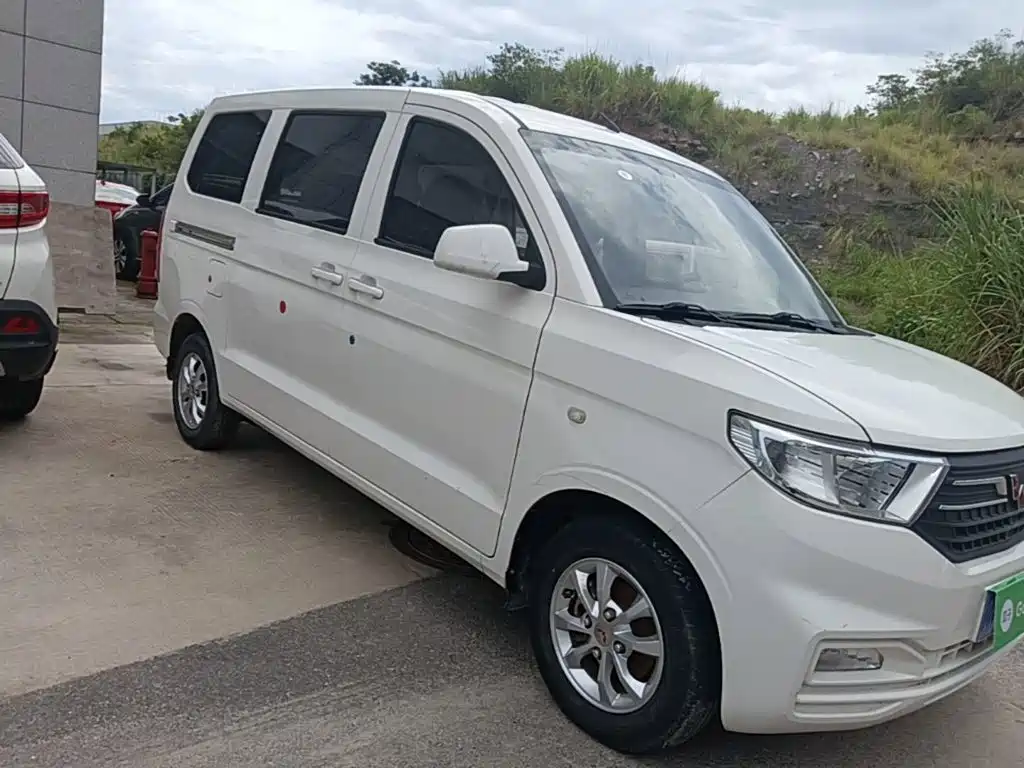 Wuling Hongguang V 2022