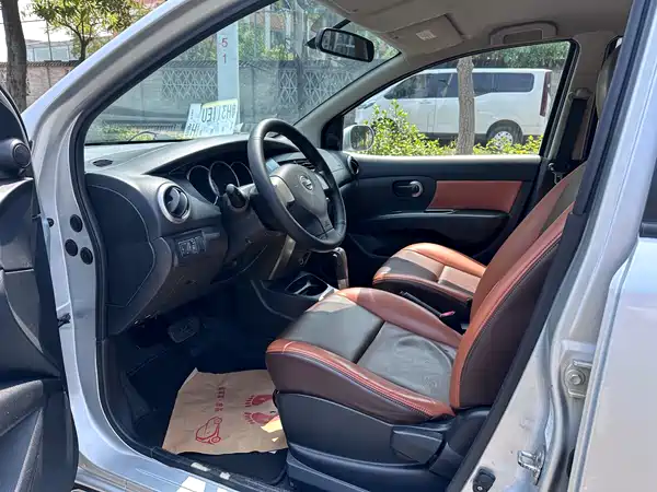 Nissan Livina 2010