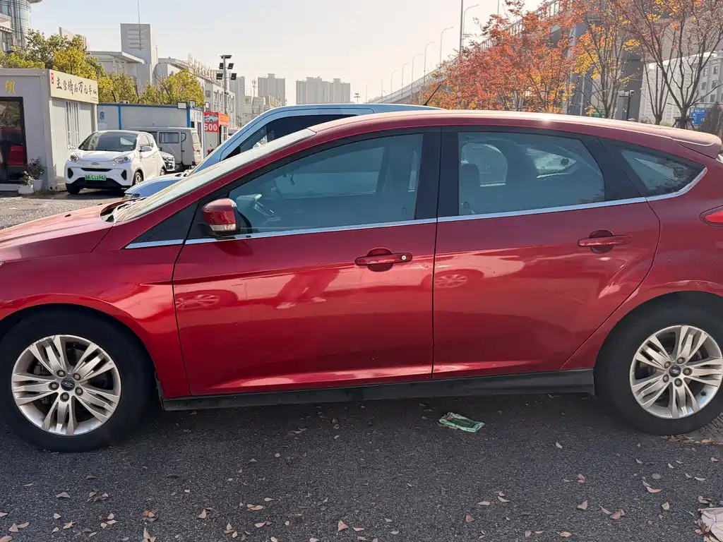 Ford Focus 2013 — фото 3