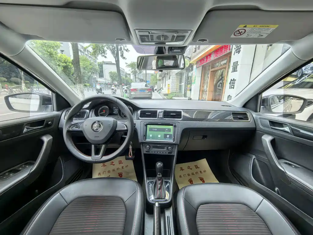 Skoda Rapid Spaceback 2018 — фото 9