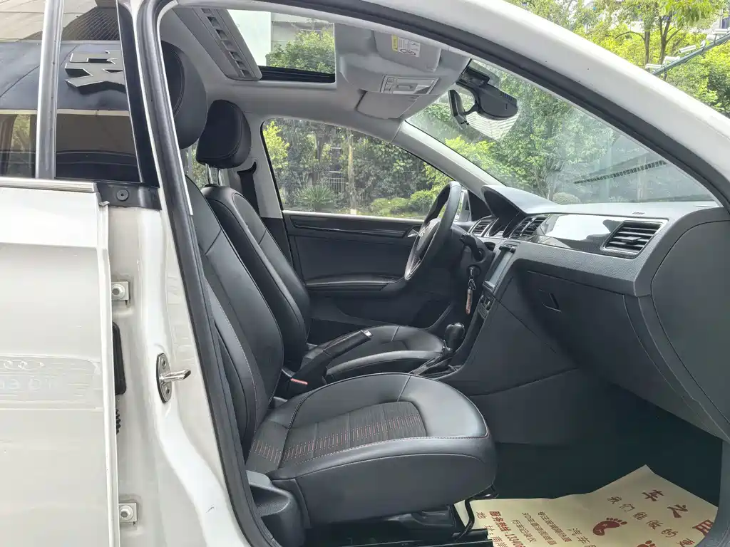 Skoda Rapid Spaceback 2018 — фото 16