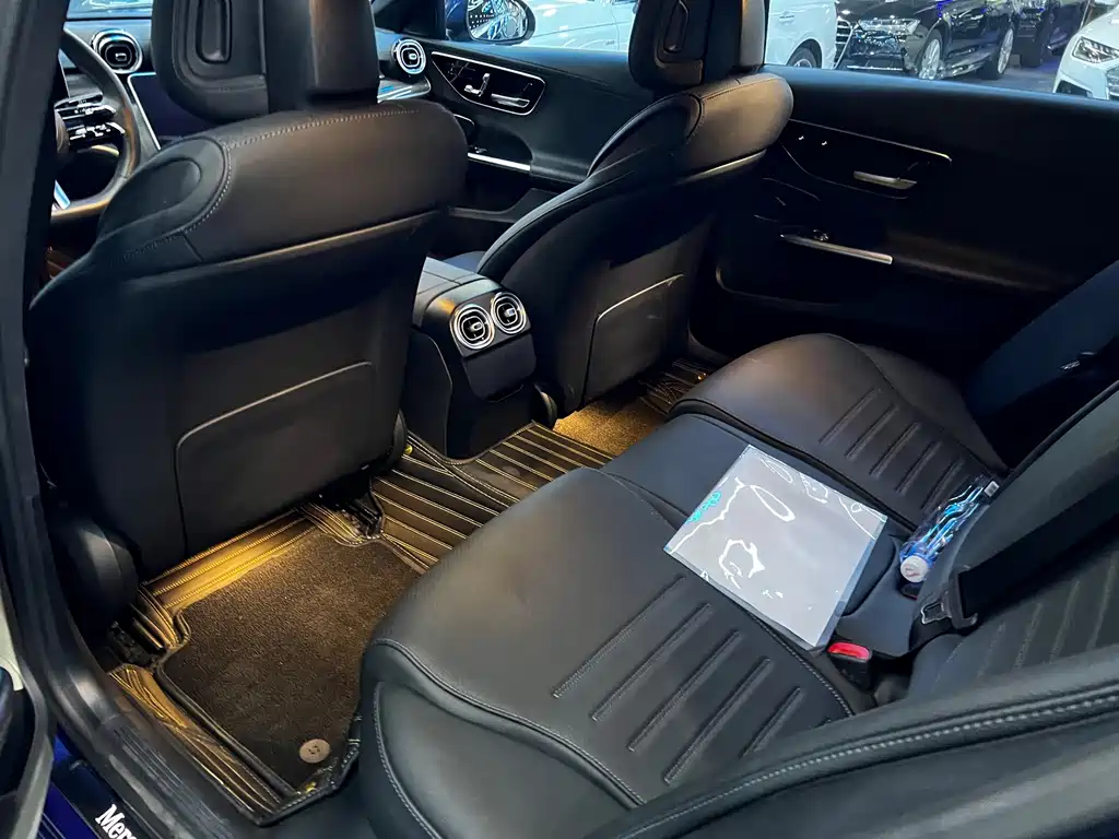 Mercedes-Benz C-Class 2023 — фото 14