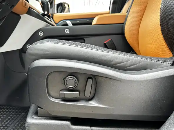 Land Rover Defender 2024