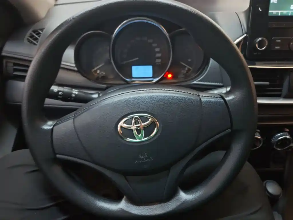 Toyota Yaris L 2020 — фото 11