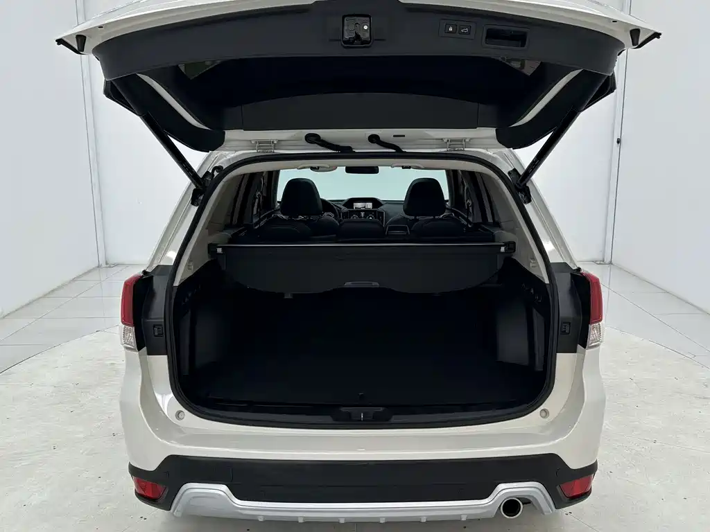 Subaru Forester 2023 — фото 16