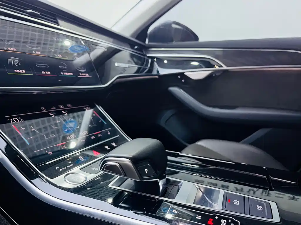 Audi A8 2018 — фото 12