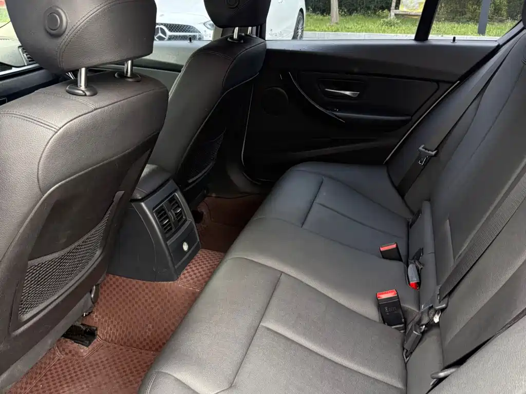 BMW 3 Series 2016 — фото 11