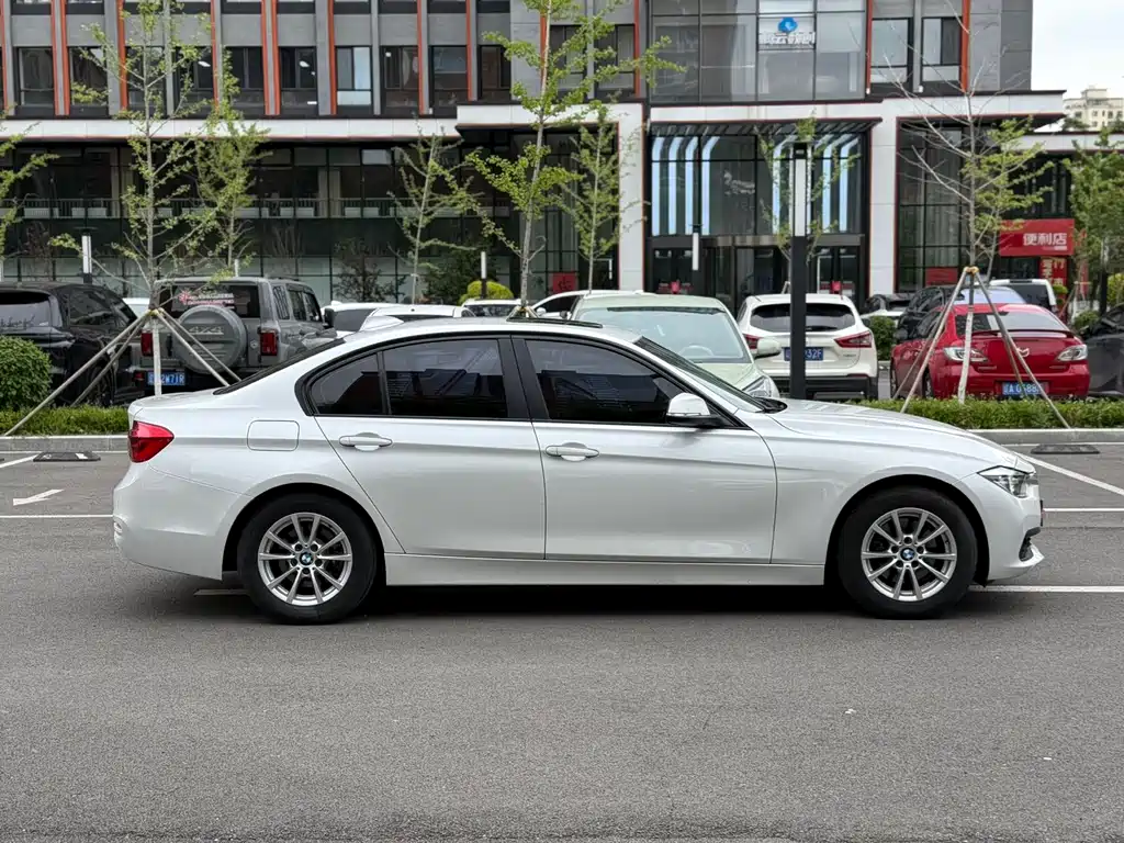 BMW 3 Series 2016 — фото 14
