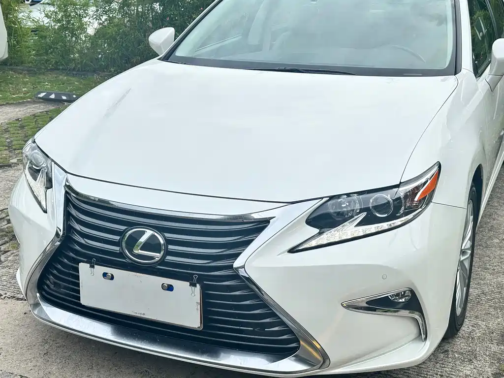 Lexus ES 2017