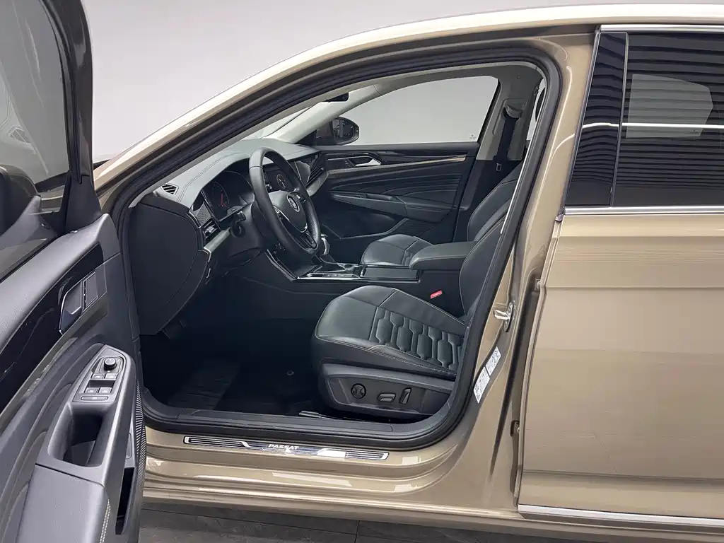 Volkswagen Passat 2019 — фото 16