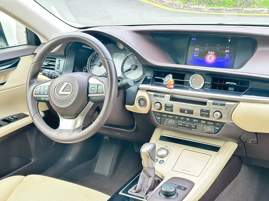 Lexus ES 2017